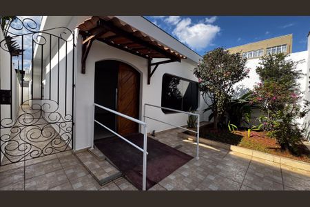 Casa à venda com 320m², 5 quartos e 5 vagasEntrada