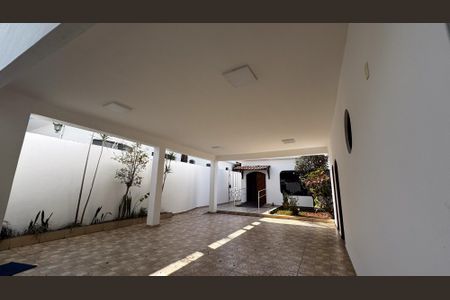 Casa à venda com 320m², 5 quartos e 5 vagasGaragem