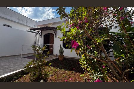 Casa à venda com 320m², 5 quartos e 5 vagasEntrada