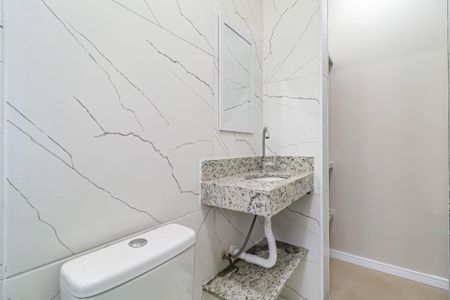 Banheiro de kitnet/studio para alugar com 1 quarto, 15m² em Vila Morse, São Paulo