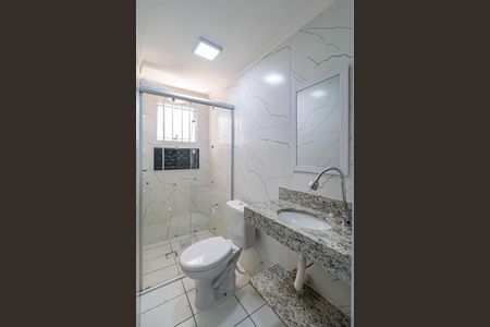 Banheiro de kitnet/studio para alugar com 1 quarto, 15m² em Vila Morse, São Paulo