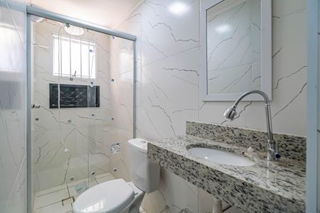 Banheiro de kitnet/studio para alugar com 1 quarto, 15m² em Vila Morse, São Paulo