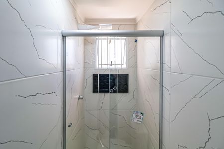 Banheiro de kitnet/studio para alugar com 1 quarto, 15m² em Vila Morse, São Paulo