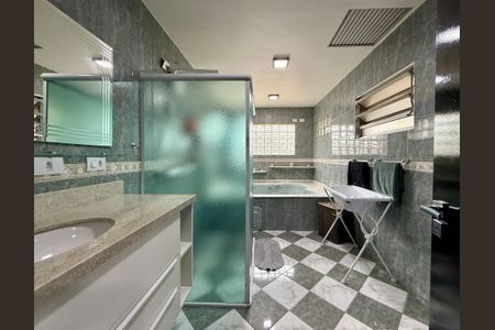 Casa à venda com 100m², 4 quartos e 2 vagas Casa à venda com 100m², 4 quartos e 2 vagasBanheiro Suíte