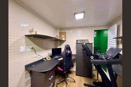 Casa à venda com 100m², 4 quartos e 2 vagas Casa à venda com 100m², 4 quartos e 2 vagasQuarto de Serviço