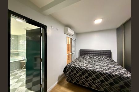 Casa à venda com 100m², 4 quartos e 2 vagas Casa à venda com 100m², 4 quartos e 2 vagasSuíte