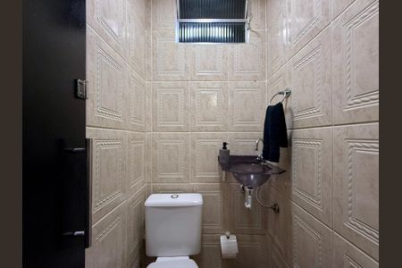 Casa à venda com 100m², 4 quartos e 2 vagas Casa à venda com 100m², 4 quartos e 2 vagasLavabo