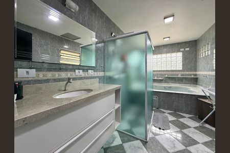 Casa à venda com 100m², 4 quartos e 2 vagas Casa à venda com 100m², 4 quartos e 2 vagasBanheiro Suíte