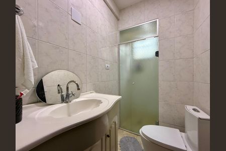 Casa à venda com 100m², 4 quartos e 2 vagas Casa à venda com 100m², 4 quartos e 2 vagasBanheiro Social