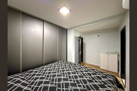 Casa à venda com 100m², 4 quartos e 2 vagas Casa à venda com 100m², 4 quartos e 2 vagasSuíte