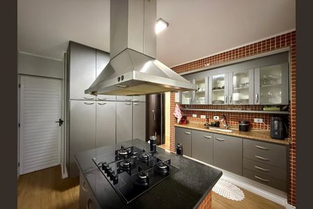 Casa à venda com 100m², 4 quartos e 2 vagas Casa à venda com 100m², 4 quartos e 2 vagasCozinha