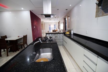 Casa à venda com 600m², 4 quartos e 7 vagasCozinha