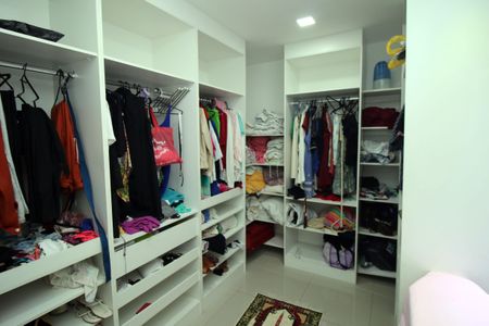 Casa à venda com 600m², 4 quartos e 7 vagasCloset da Suíte