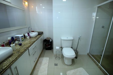 Casa à venda com 600m², 4 quartos e 7 vagasBanheiro da Suíte 1