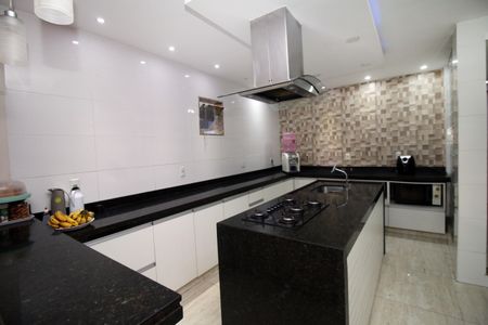 Casa à venda com 600m², 4 quartos e 7 vagasCozinha