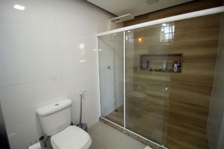 Casa à venda com 600m², 4 quartos e 7 vagasBanheiro da Suíte 1