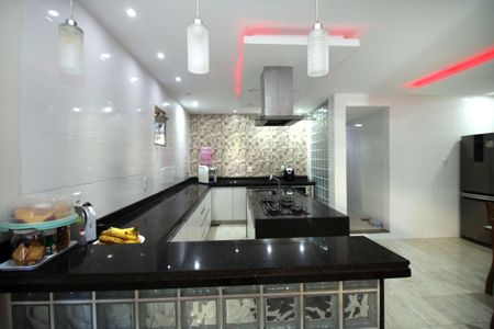 Casa à venda com 600m², 4 quartos e 7 vagasCozinha