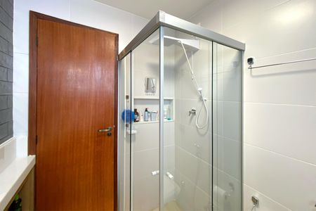 Apartamento à venda com 77m², 2 quartos e 1 vagaBanheiro da Suíte 1