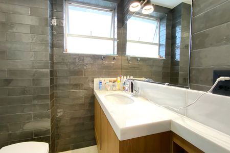 Apartamento à venda com 77m², 2 quartos e 1 vagaBanheiro da Suíte 1