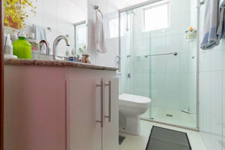 Apartamento à venda com 133m², 2 quartos e 2 vagasBanheiro da suíte 