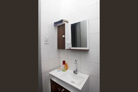 Banheiro de apartamento à venda com 1 quarto, 45m² em Azenha, Porto Alegre