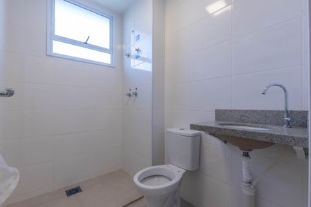Banheiro de apartamento à venda com 2 quartos, 53m² em Pampulha, Belo Horizonte