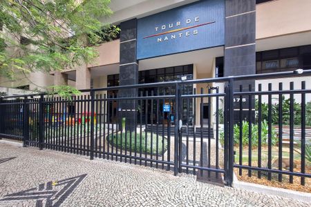 Apartamento à venda com 101m², 2 quartos e 1 vaga Apartamento à venda com 101m², 2 quartos e 1 vagaFachada