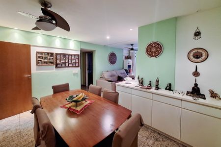 Apartamento à venda com 101m², 2 quartos e 1 vaga Apartamento à venda com 101m², 2 quartos e 1 vagaSala