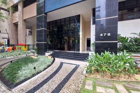 Apartamento à venda com 101m², 2 quartos e 1 vaga Apartamento à venda com 101m², 2 quartos e 1 vagaFachada