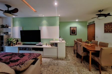 Apartamento à venda com 101m², 2 quartos e 1 vaga Apartamento à venda com 101m², 2 quartos e 1 vagaSala