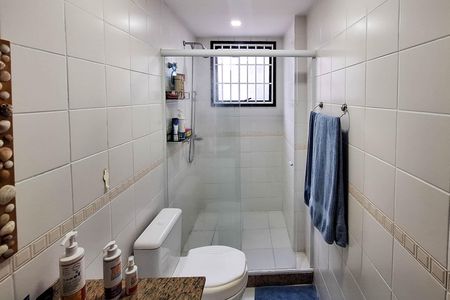 Apartamento à venda com 101m², 2 quartos e 1 vaga Apartamento à venda com 101m², 2 quartos e 1 vagaBanheiro da Suíte 1