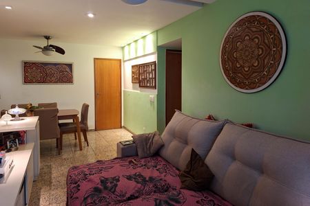 Apartamento à venda com 101m², 2 quartos e 1 vaga Apartamento à venda com 101m², 2 quartos e 1 vagaSala