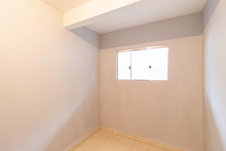 Quarto 1 de casa para alugar com 2 quartos, 42m² em Vila Silviania, Carapicuíba