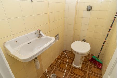 Apartamento à venda com 157m², 3 quartos e 2 vagas Apartamento à venda com 157m², 3 quartos e 2 vagasBanheiro de Serviço