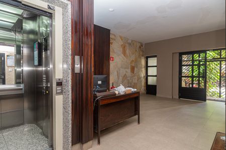 Apartamento à venda com 157m², 3 quartos e 2 vagas Apartamento à venda com 157m², 3 quartos e 2 vagasÁrea comum - Portaria e Elevador