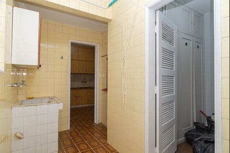 Apartamento à venda com 157m², 3 quartos e 2 vagas Apartamento à venda com 157m², 3 quartos e 2 vagasÁrea de Serviço