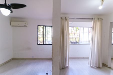 Sala de apartamento para alugar com 2 quartos, 61m² em Del Castilho, Rio de Janeiro