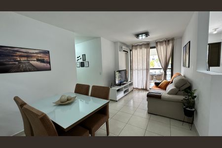 Sala de apartamento para alugar com 2 quartos, 70m² em Recreio dos Bandeirantes, Rio de Janeiro