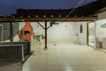 Casa à venda com 200m², 3 quartos e 2 vagas Casa à venda com 200m², 3 quartos e 2 vagasQuintal e Churrasqueira