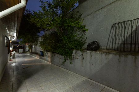 Casa à venda com 200m², 3 quartos e 2 vagas Casa à venda com 200m², 3 quartos e 2 vagasCorredor