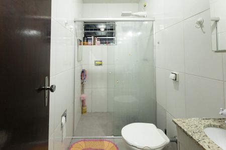 Casa à venda com 200m², 3 quartos e 2 vagas Casa à venda com 200m², 3 quartos e 2 vagasBanheiro da Suíte