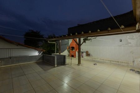 Casa à venda com 200m², 3 quartos e 2 vagas Casa à venda com 200m², 3 quartos e 2 vagasQuintal e Churrasqueira