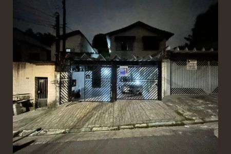 Casa à venda com 200m², 3 quartos e 2 vagas Casa à venda com 200m², 3 quartos e 2 vagasFachada