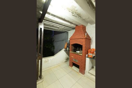 Casa à venda com 200m², 3 quartos e 2 vagas Casa à venda com 200m², 3 quartos e 2 vagasQuintal e Churrasqueira