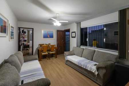 Casa à venda com 200m², 3 quartos e 2 vagas Casa à venda com 200m², 3 quartos e 2 vagasSala