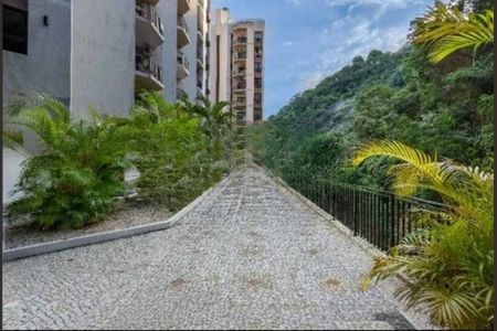 Apartamento à venda com 74m², 2 quartos e 1 vaga