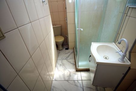 Banheiro de apartamento para alugar com 1 quarto, 46m² em Penha, Rio de Janeiro