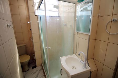 Banheiro de apartamento para alugar com 1 quarto, 46m² em Penha, Rio de Janeiro