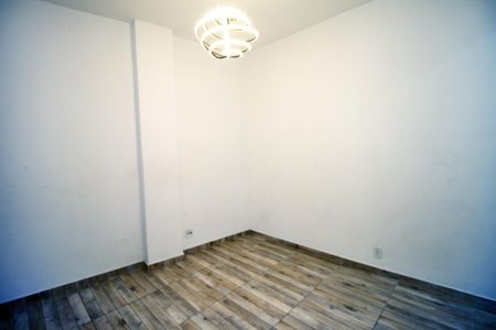 Sala de apartamento para alugar com 1 quarto, 46m² em Penha, Rio de Janeiro