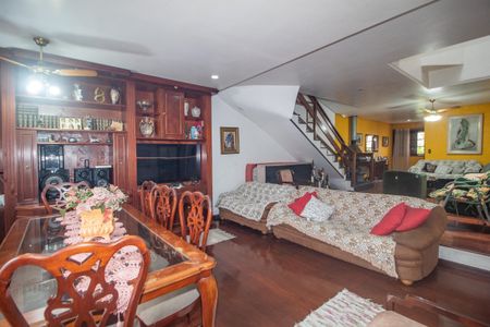 Casa à venda com 375m², 4 quartos e 2 vagasSala